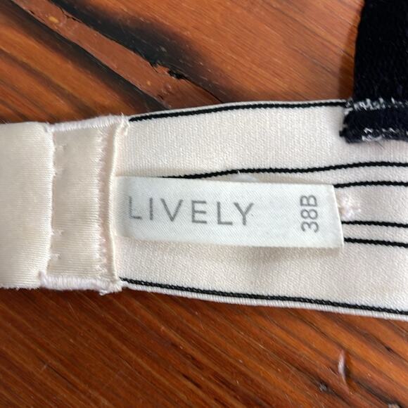 Lively wire free molded cup lined bra sz 38B - Picture 6 of 6